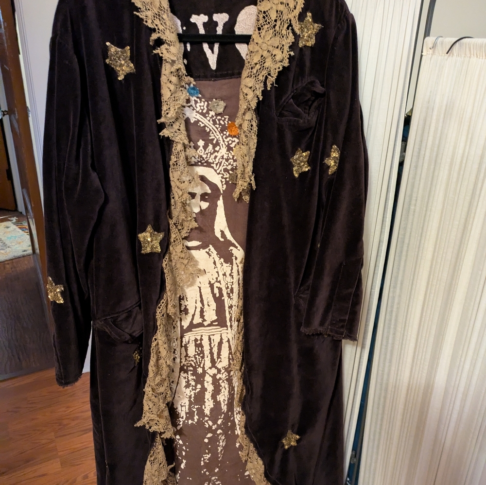 Magnolia Pearl Dark Velvet Robe with Gold Star Details